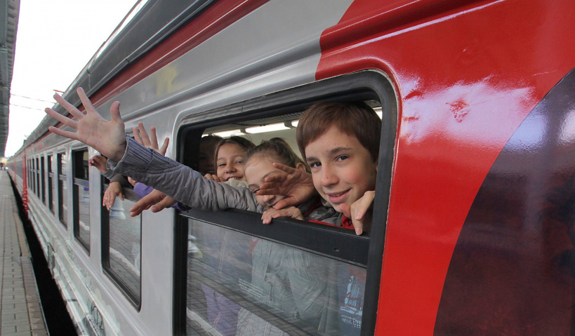 Школьники могут ездить на поезде за полцены